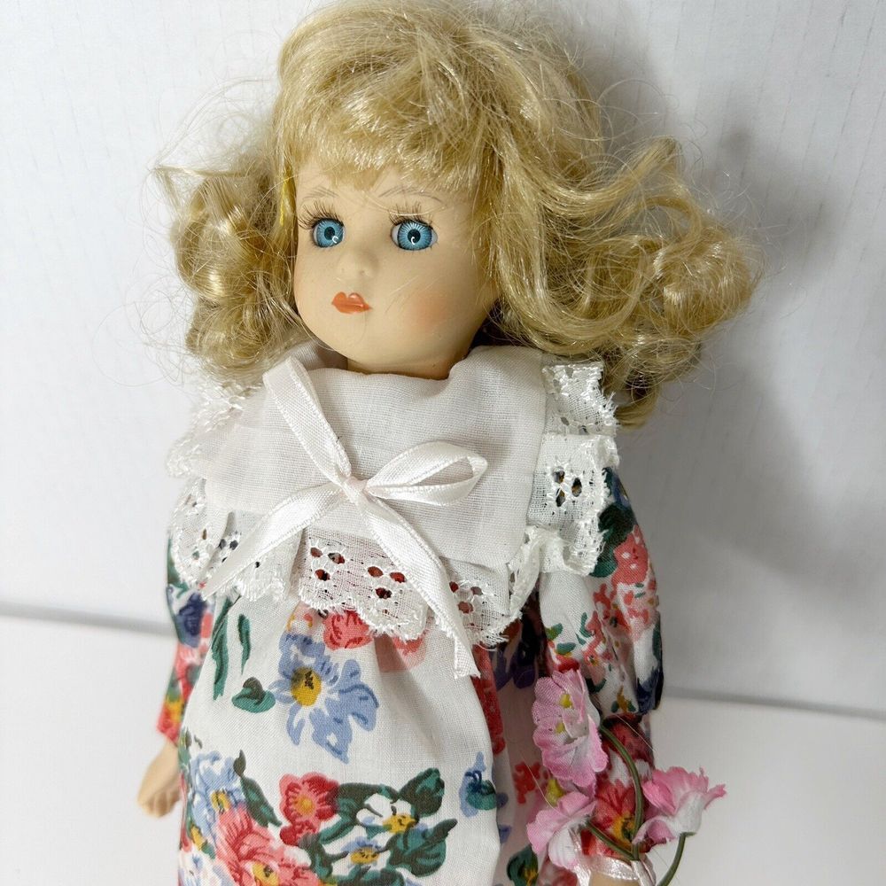 Vintage Wyndham Lane hand-painted bisque‎ porcelain Rebecca Collectible Doll